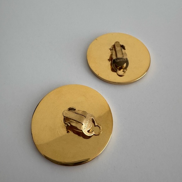Chanel *RARE* Bi-Color Clip-On Earrings - Picture 9 of 11